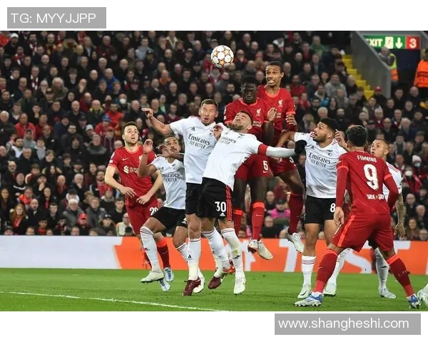 英超联赛即将迎来一场激烈对决，曼联将对阵利物浦